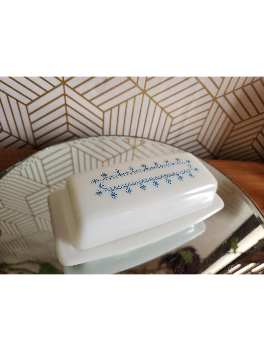 Vintage Pyrex 60’s Butter Dish Blue & White Snowflake Garland EUC